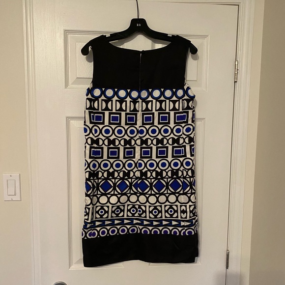 Chic Dress with Blue Pattern - Picture 2 of 4